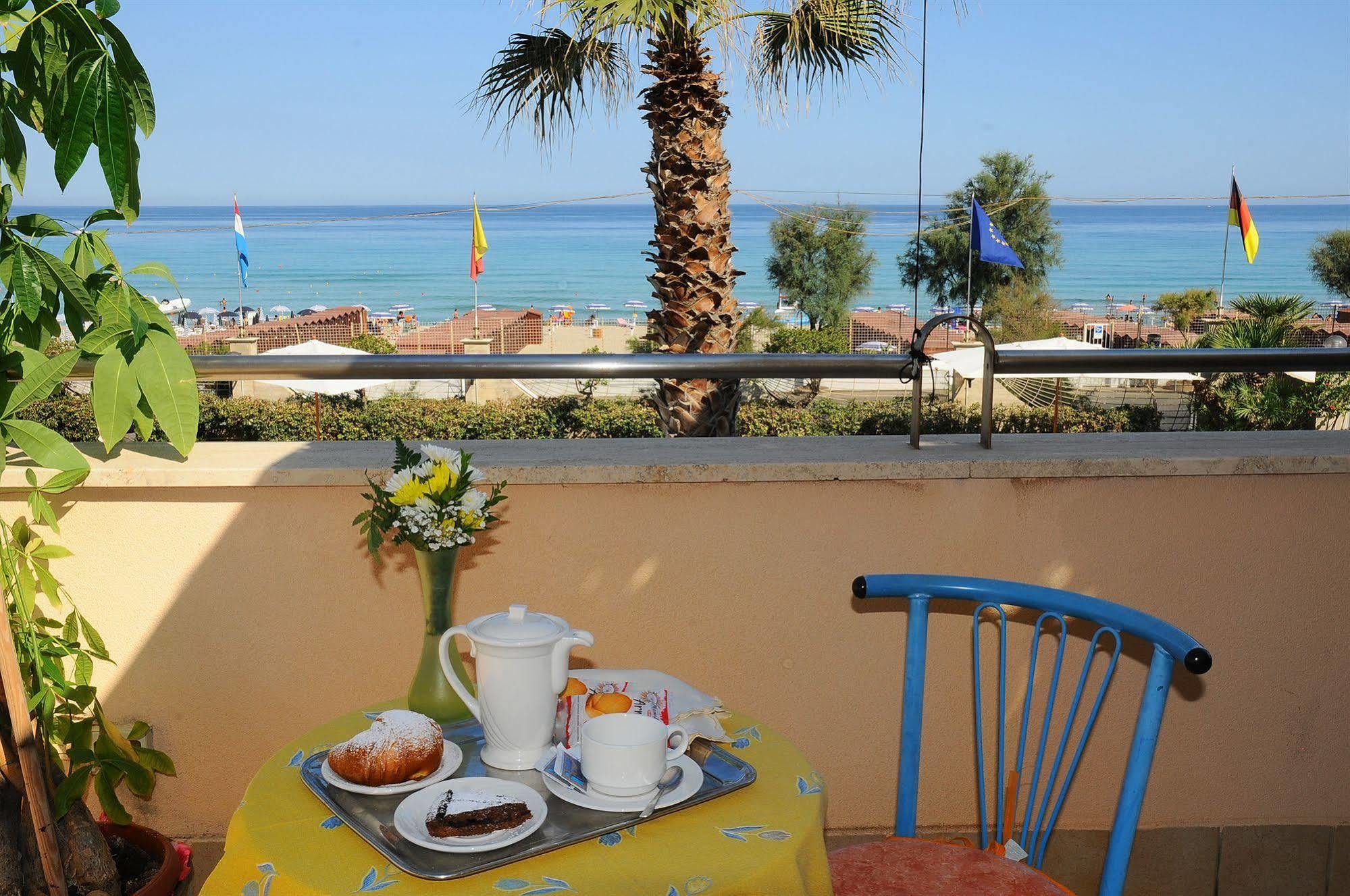 Hotel Sirenetta Isola delle Femmine Exterior foto